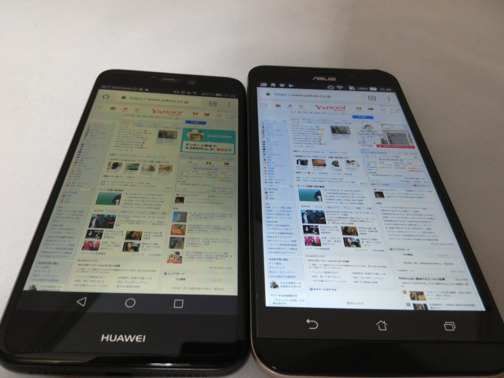 Yahoo!ページを見てみる。nova lite（左）と Zenfone Max（右）