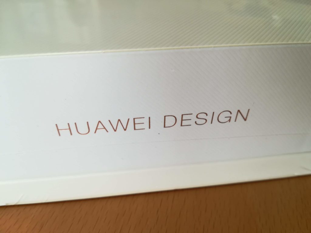 HUAWEI MediaPad M5の外箱の裏面