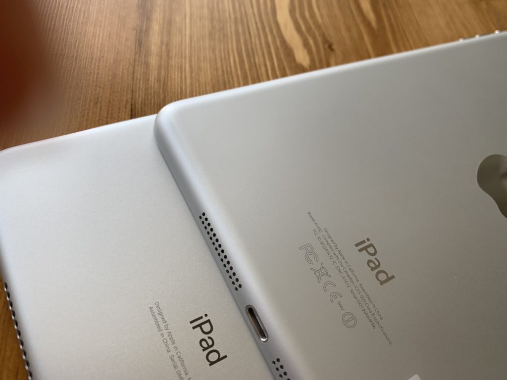 上が初代iPad miniで下がiPad mini 5