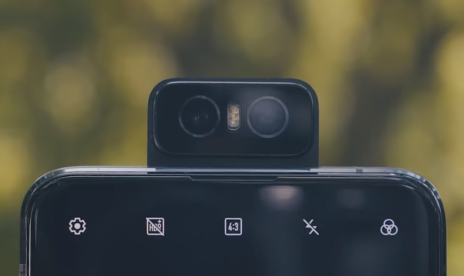 Zenfone 6は背面カメラがフロントに向きを変える（出典：ASUS公式サイト）