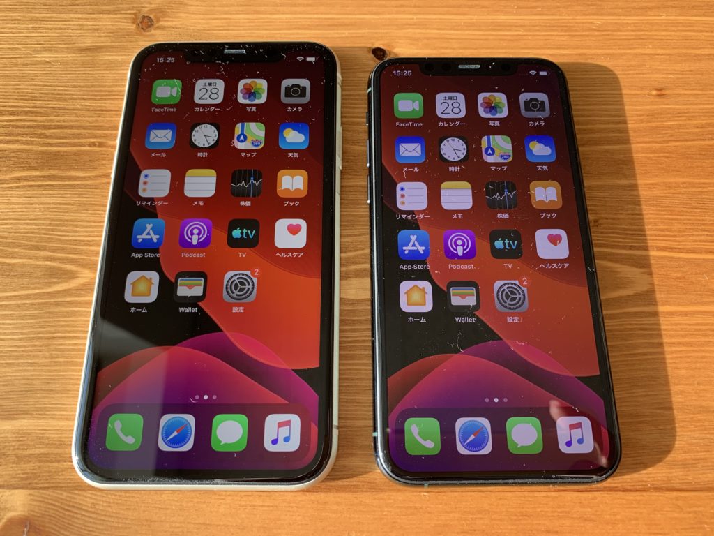 iPhone 11（左）とiPhone 11 Pro