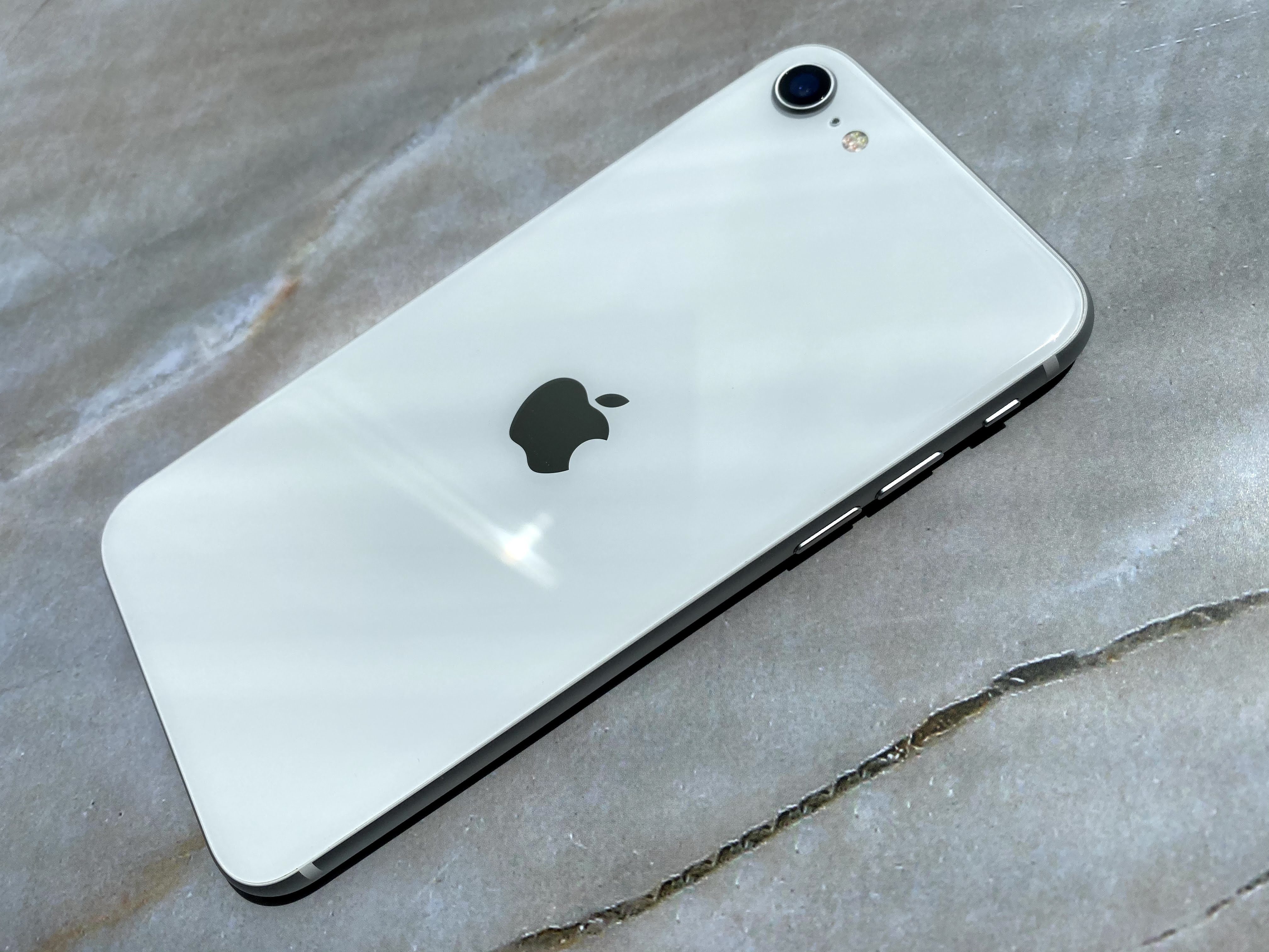 iPhone SE 2の色選び！ホワイト白があれっ？11やXRと比較してわかった 