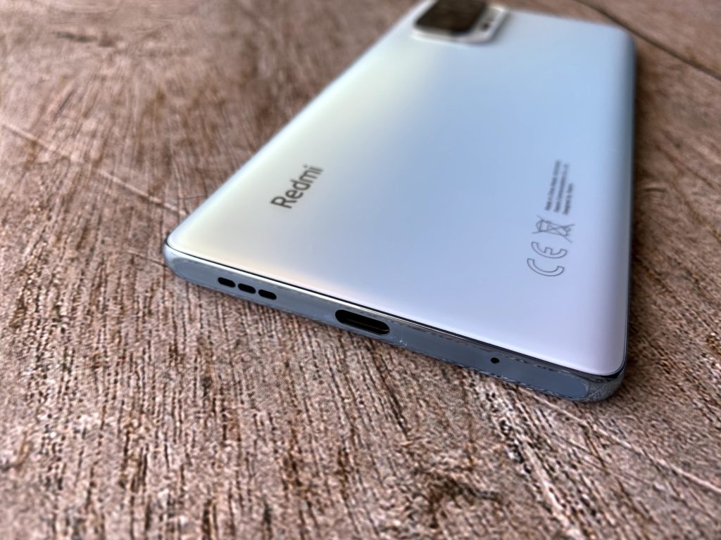 Redmi Note 10 Proの本体下側