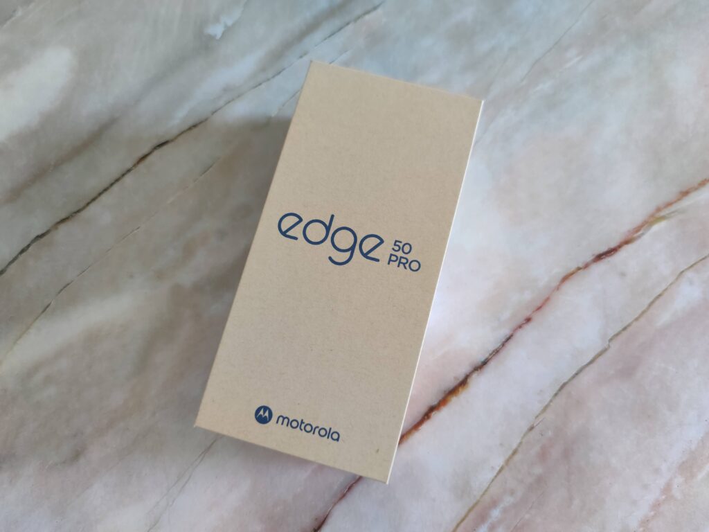 edge 50 proの外箱　お洒落